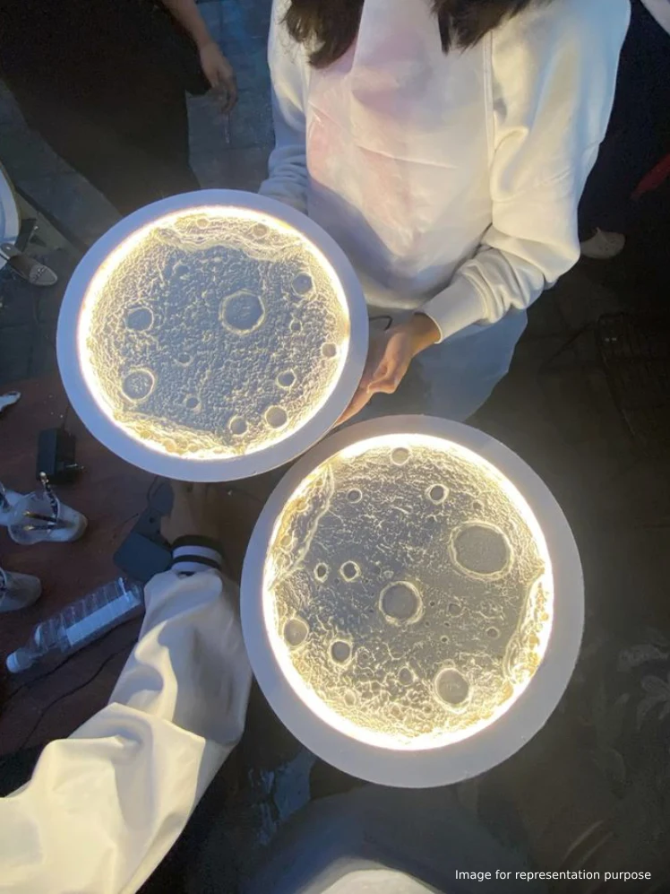 Make a Moon Lamp at The Artistic Alley Versova - Photo 3