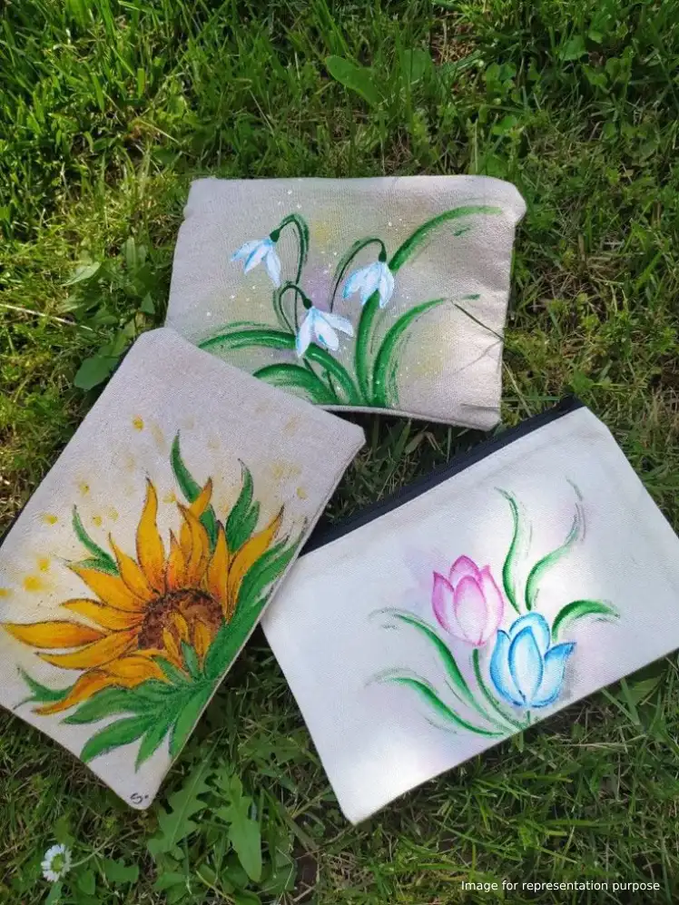 Paint a Pouch at The Artistic Alley in Versova, Mumbai Suburban